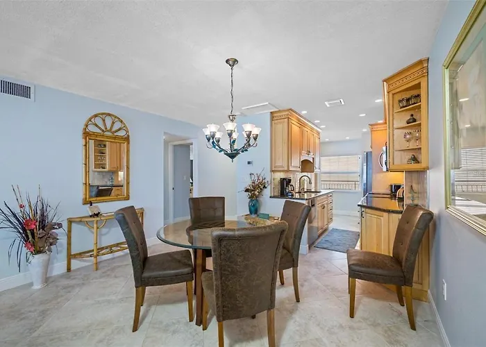 Oceanfront View Of Madeira Beach, Steps To The Beach - Madeira Norte Condo