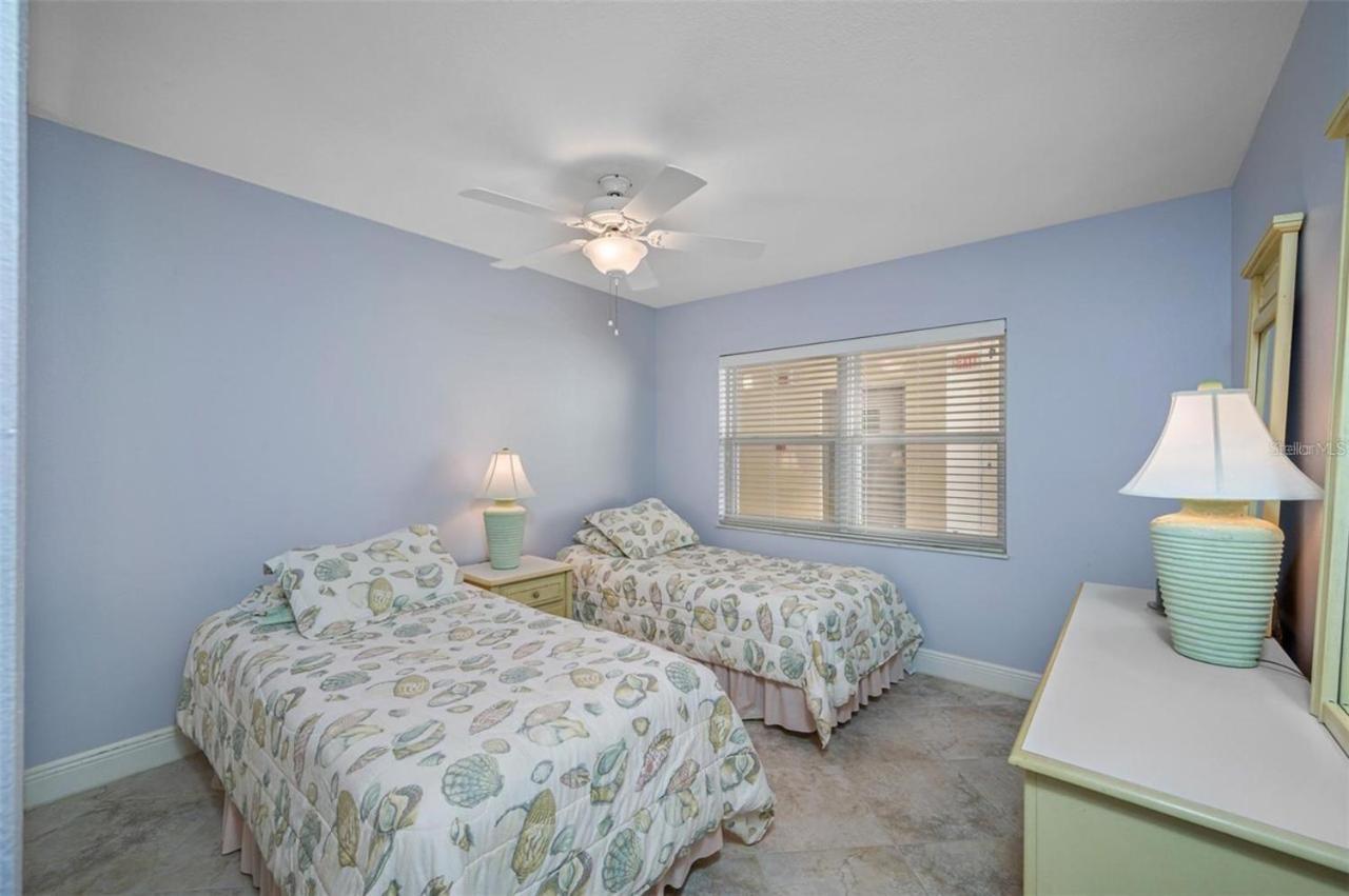Apartment Oceanfront View Of Madeira Beach, Steps To The - Madeira Norte