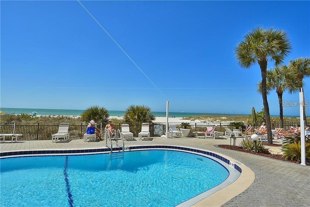 Apartment Oceanfront View Of Madeira Beach, Steps To The - Madeira Norte