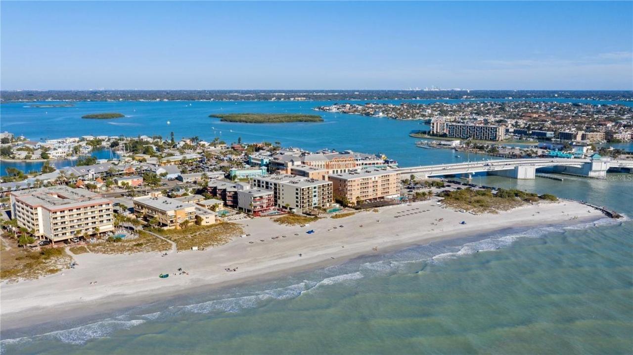 Oceanfront View Of Madeira Beach, Steps To The - Madeira Norte Apartment *