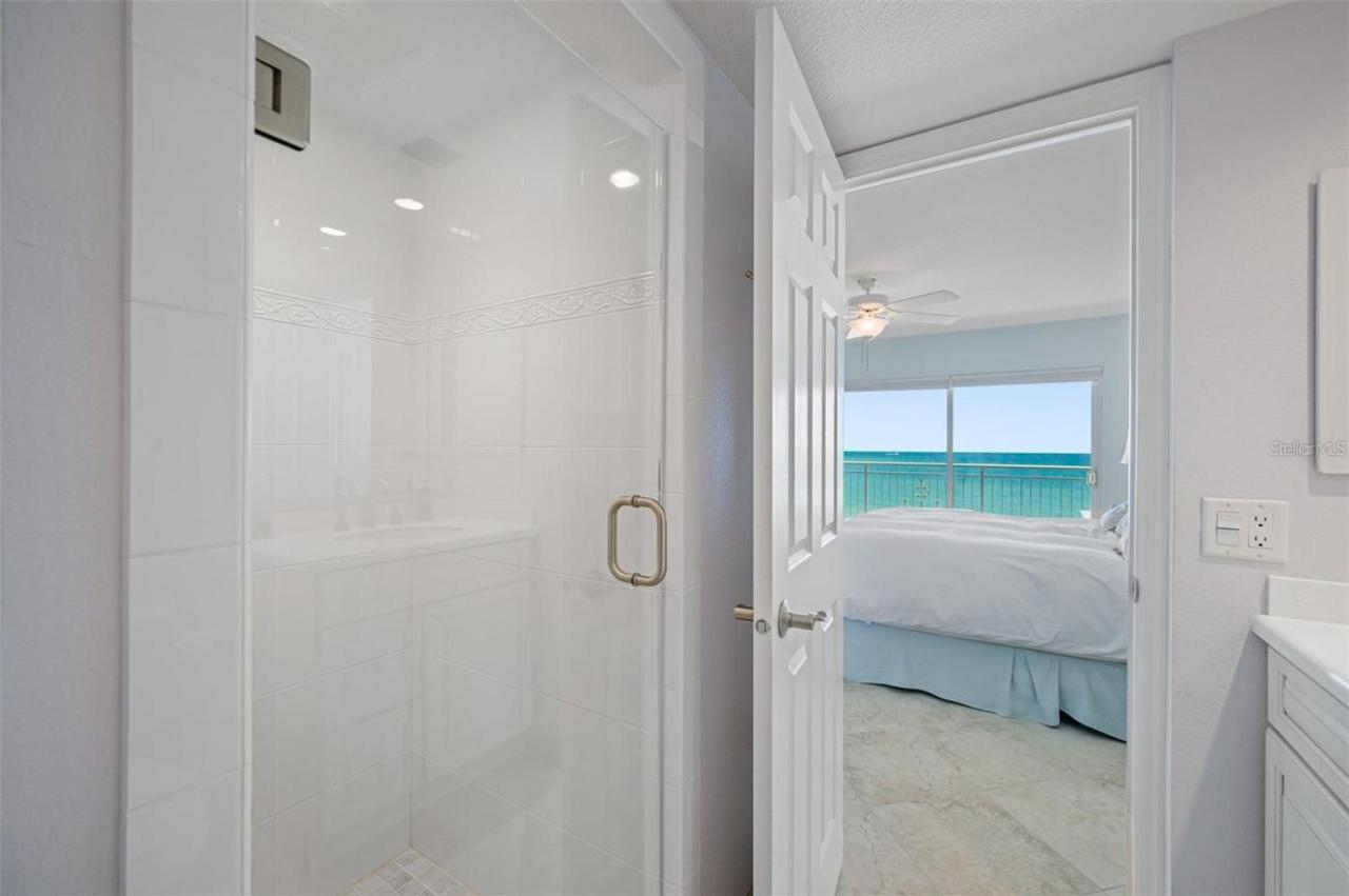 Oceanfront View Of Madeira Beach, Steps To The - Madeira Norte *