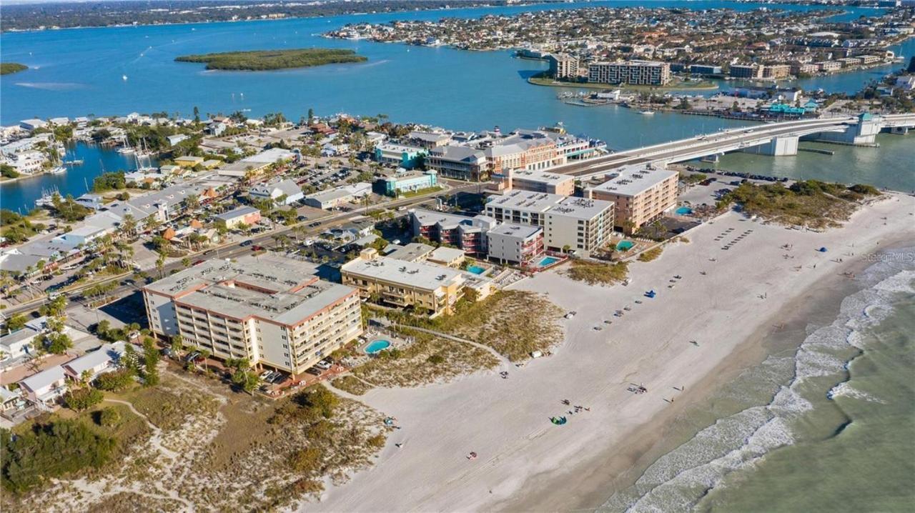 Oceanfront View Of Madeira Beach, Steps To The - Madeira Norte * St. Pete Beach