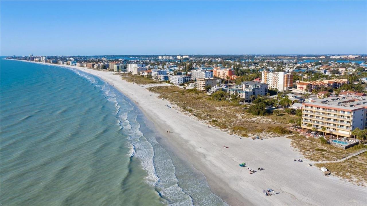 Oceanfront View Of Madeira Beach, Steps To The - Madeira Norte Apartment St. Pete Beach